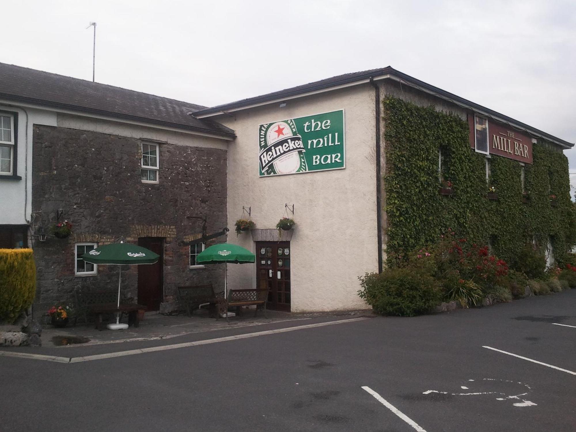 アスローン The Mill Bar Bed & Breakfast エクステリア 写真